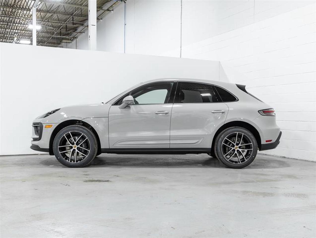 2026 Porsche Macan  Photo3