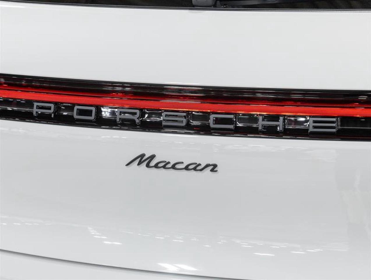 2026 Porsche Macan  Photo