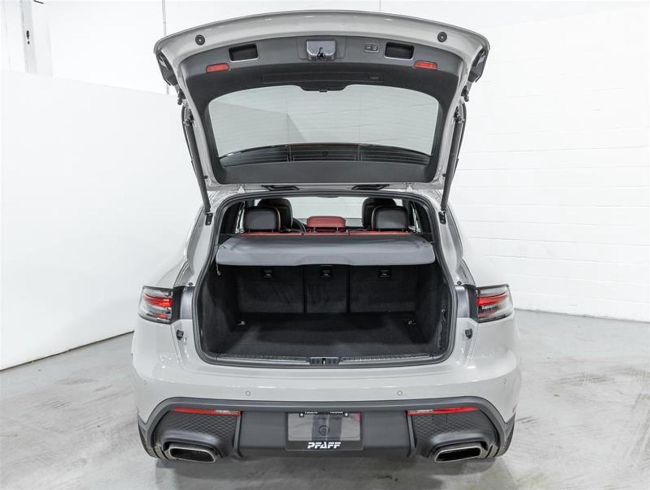 2026 Porsche Macan  Photo