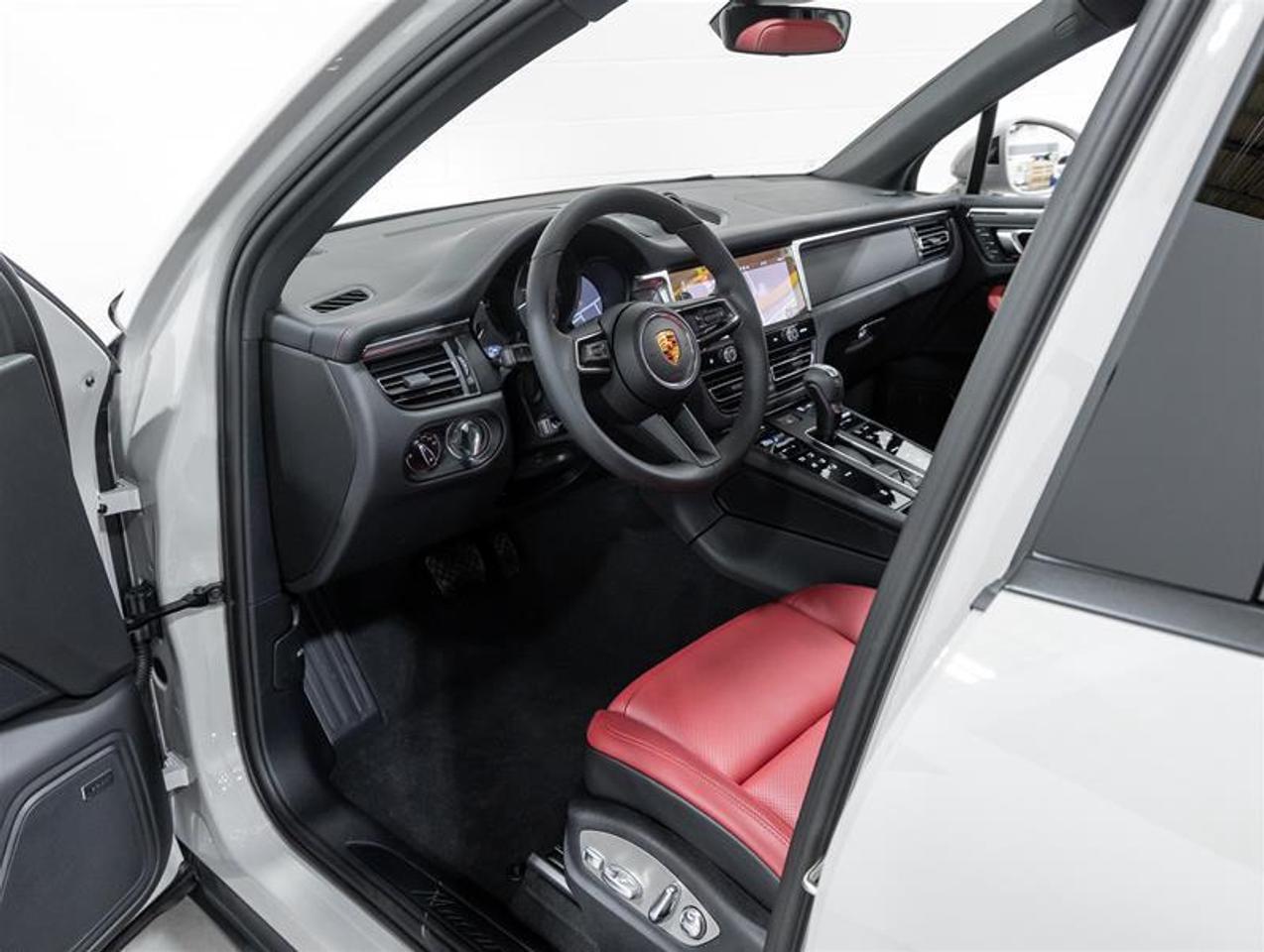 2026 Porsche Macan  Photo