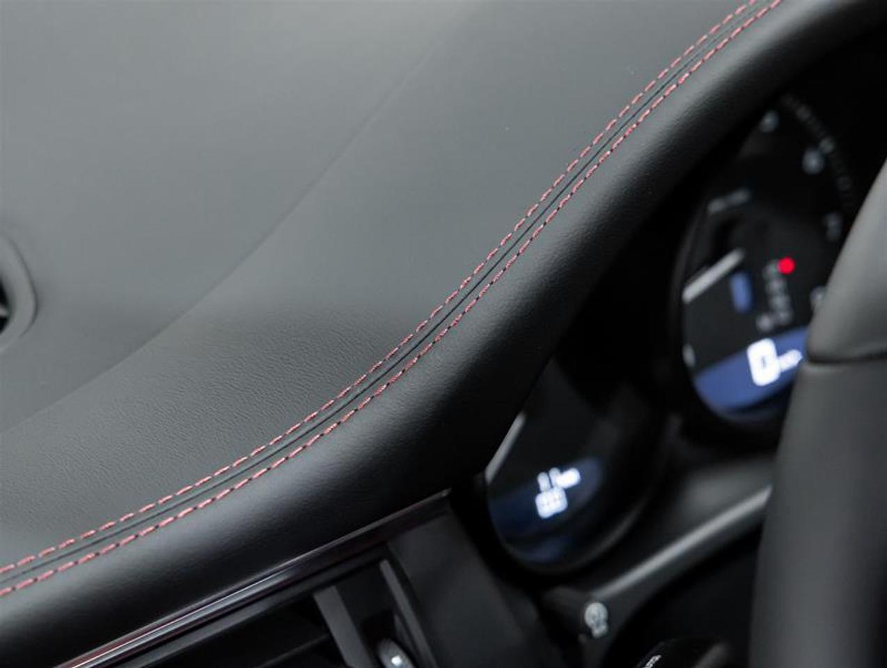 2026 Porsche Macan  Photo