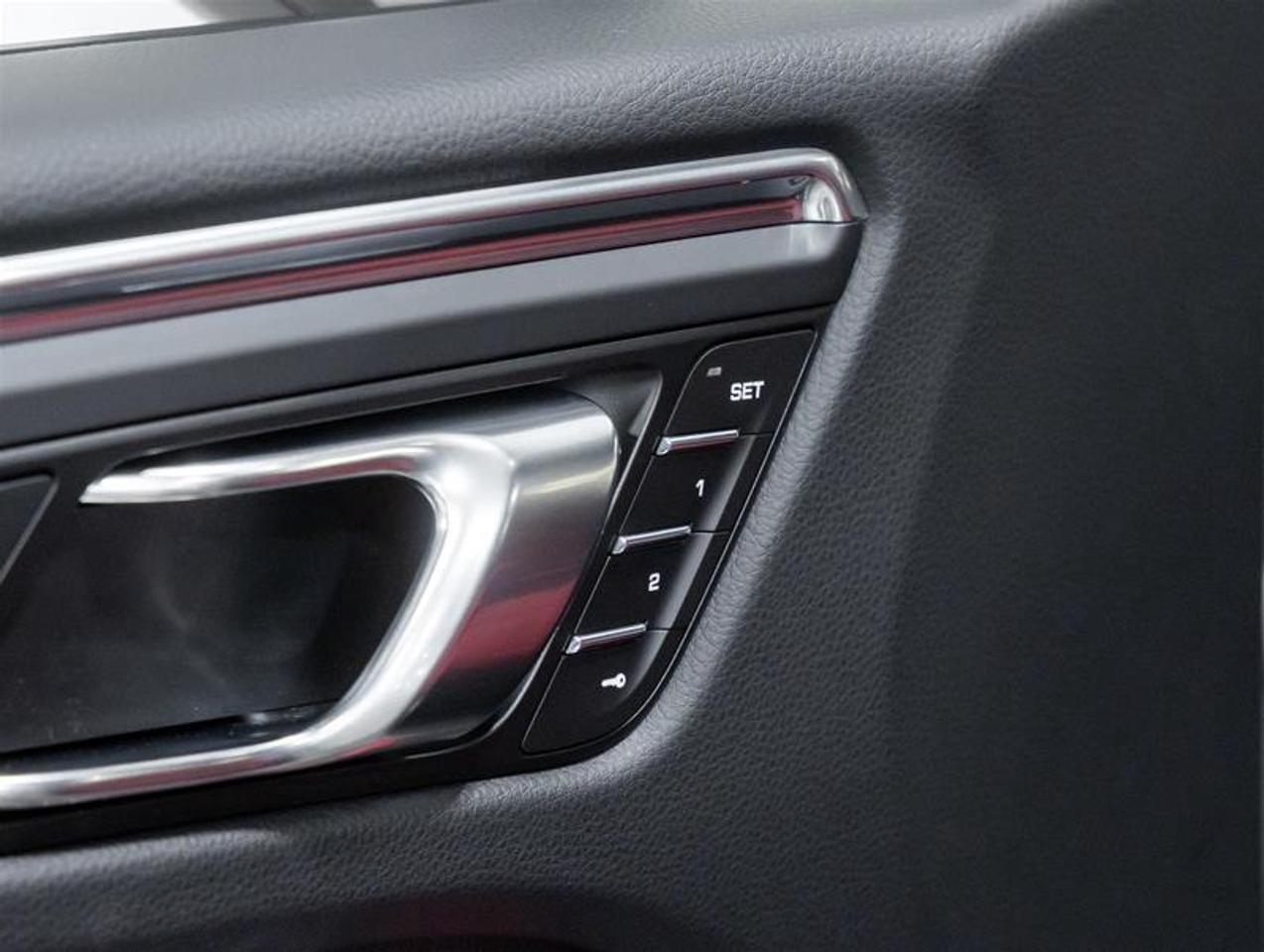 2026 Porsche Macan  Photo