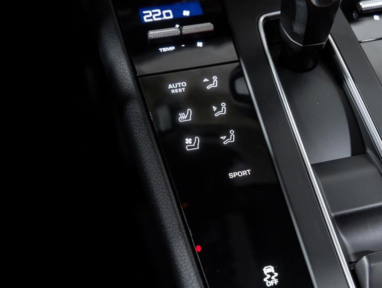 2026 Porsche Macan  Photo