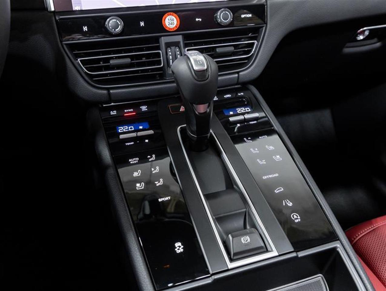 2026 Porsche Macan  Photo