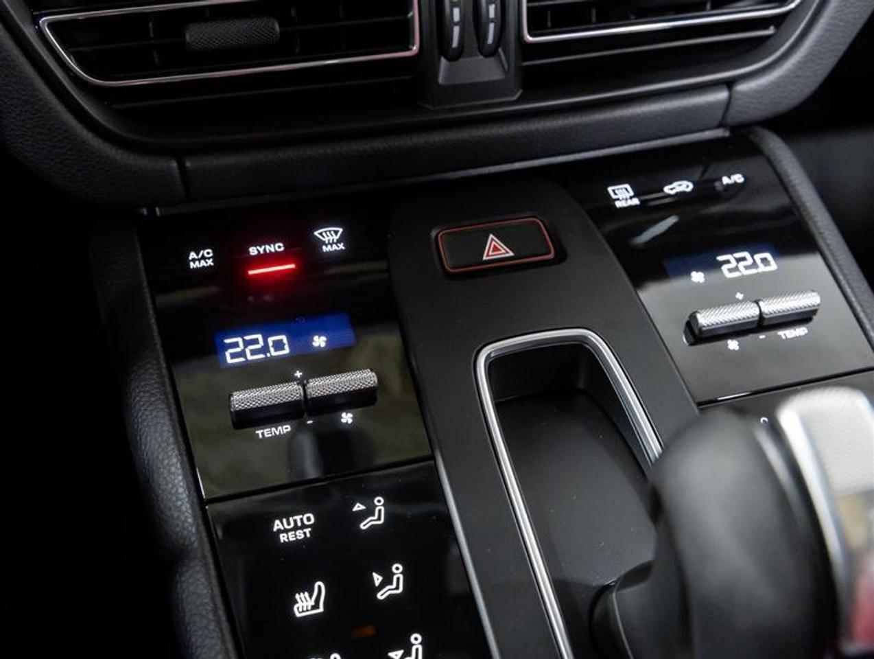 2026 Porsche Macan  Photo