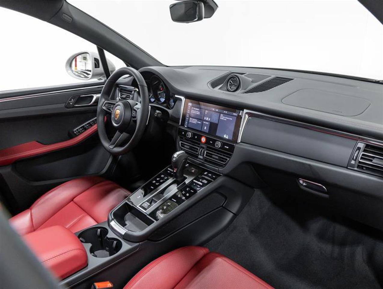 2026 Porsche Macan  Photo