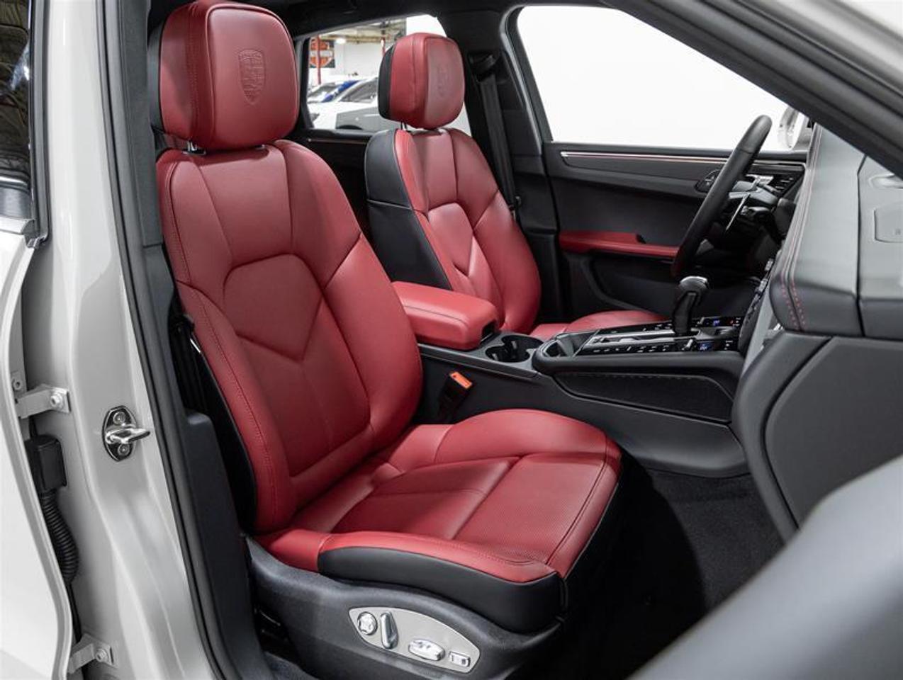 2026 Porsche Macan  Photo