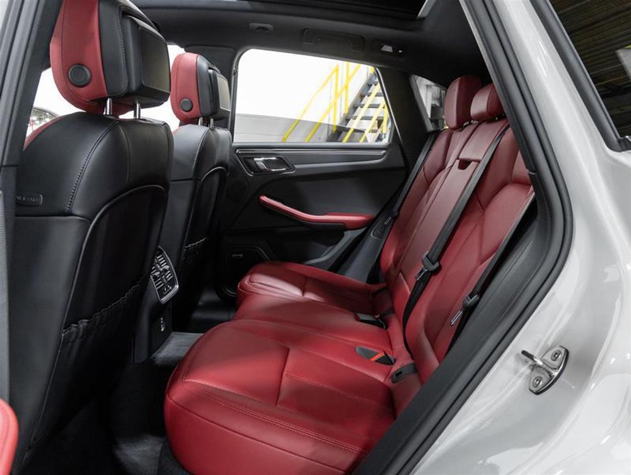 2026 Porsche Macan  Photo