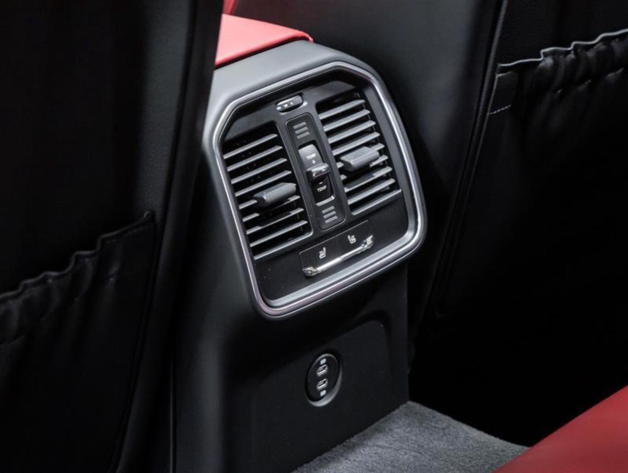 2026 Porsche Macan  Photo