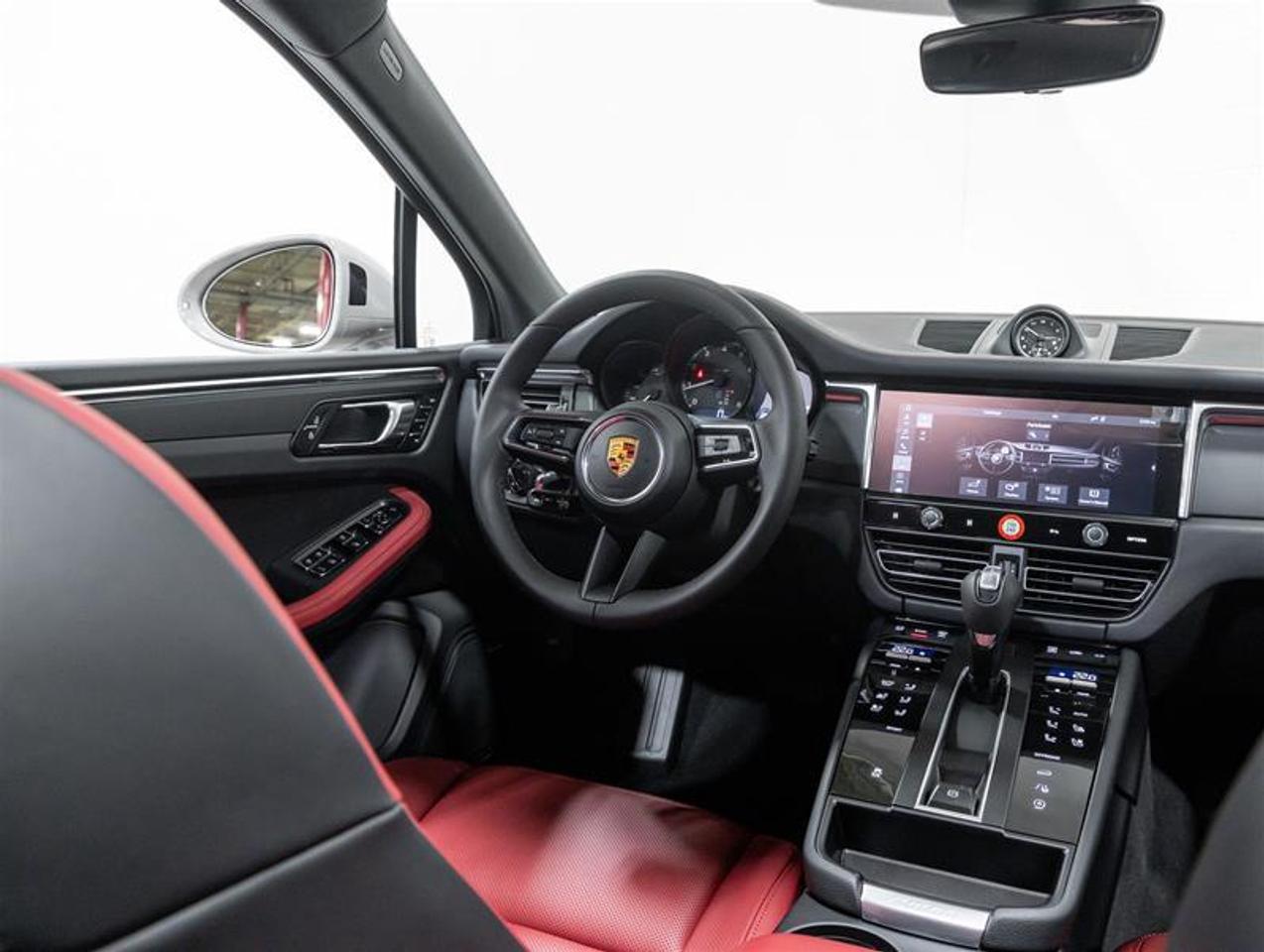 2026 Porsche Macan  Photo