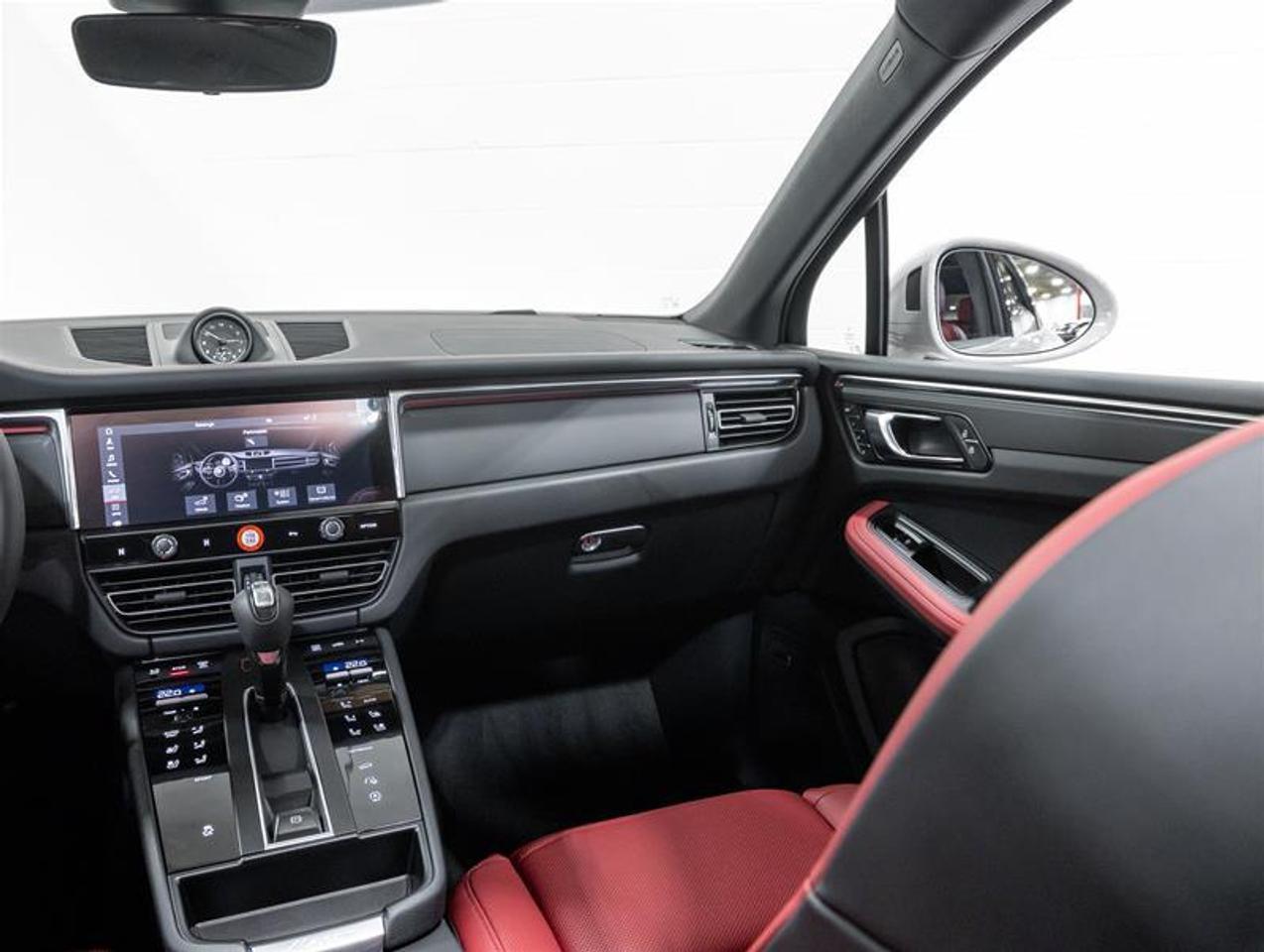 2026 Porsche Macan  Photo