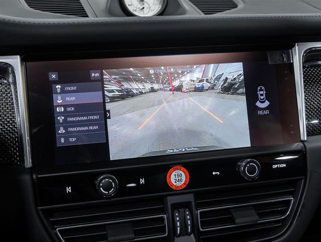 2026 Porsche Macan  Photo