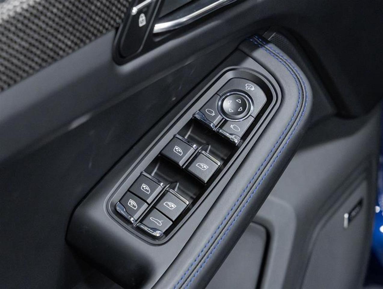 2026 Porsche Macan  Photo