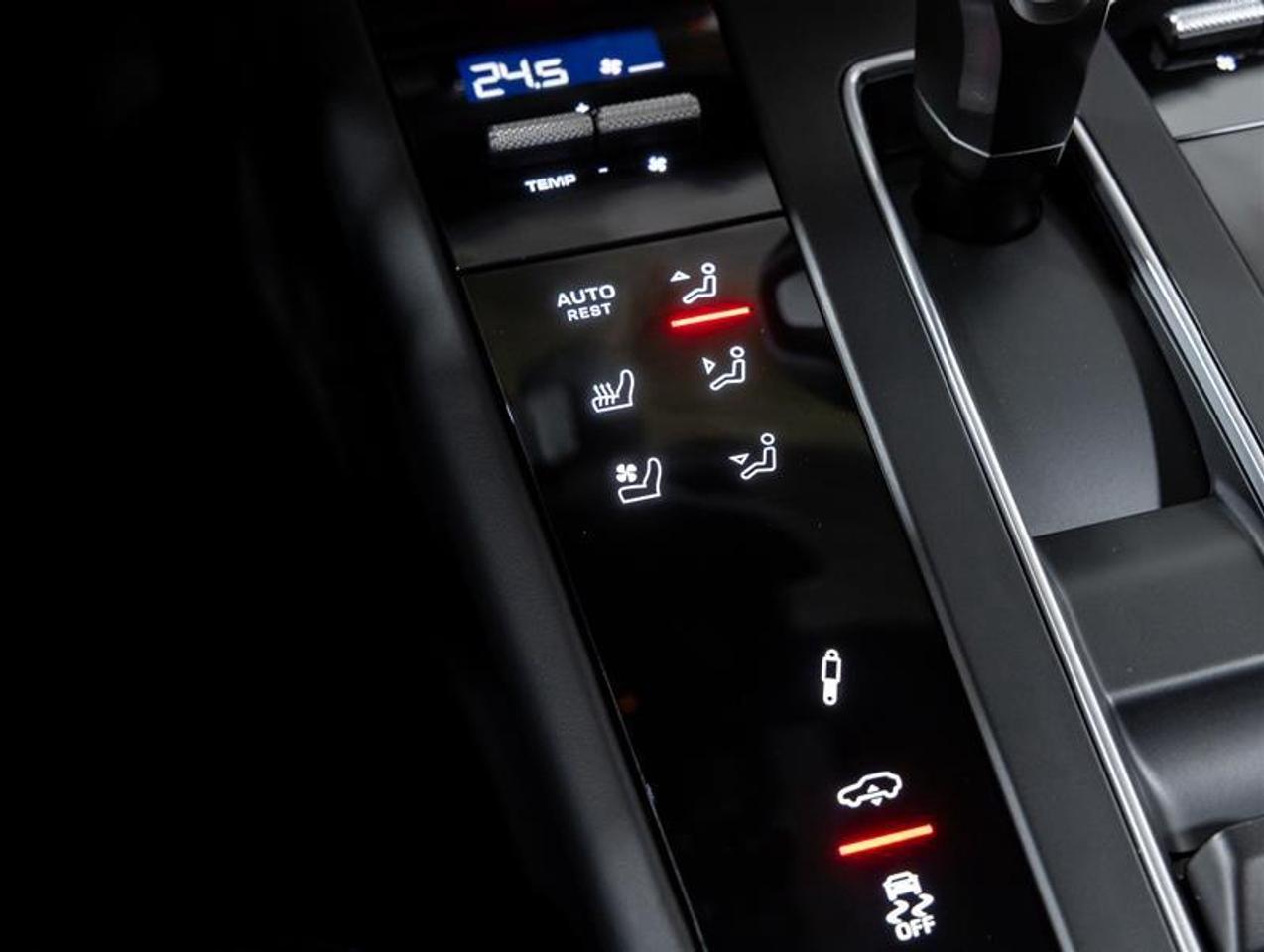 2026 Porsche Macan  Photo