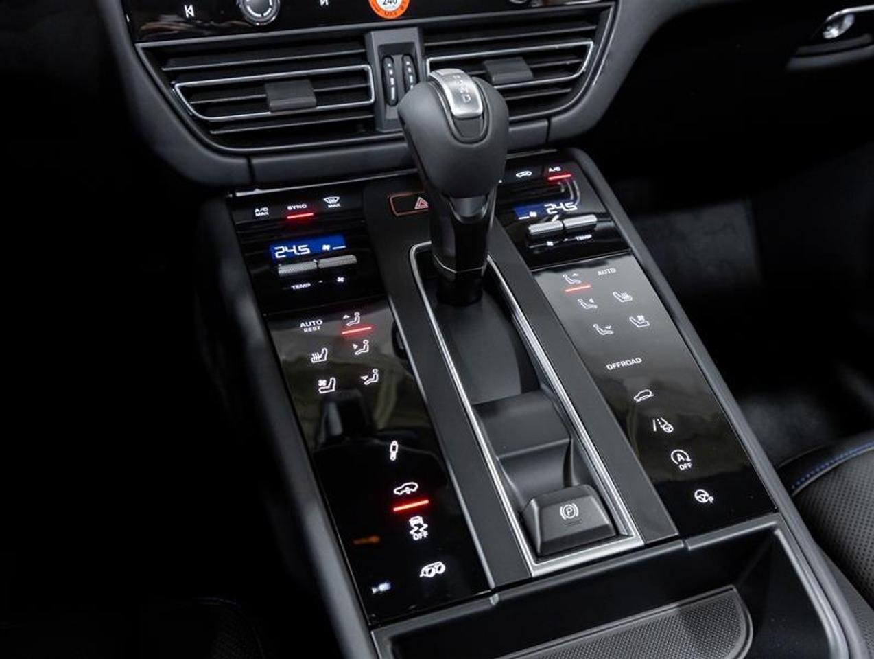 2026 Porsche Macan  Photo