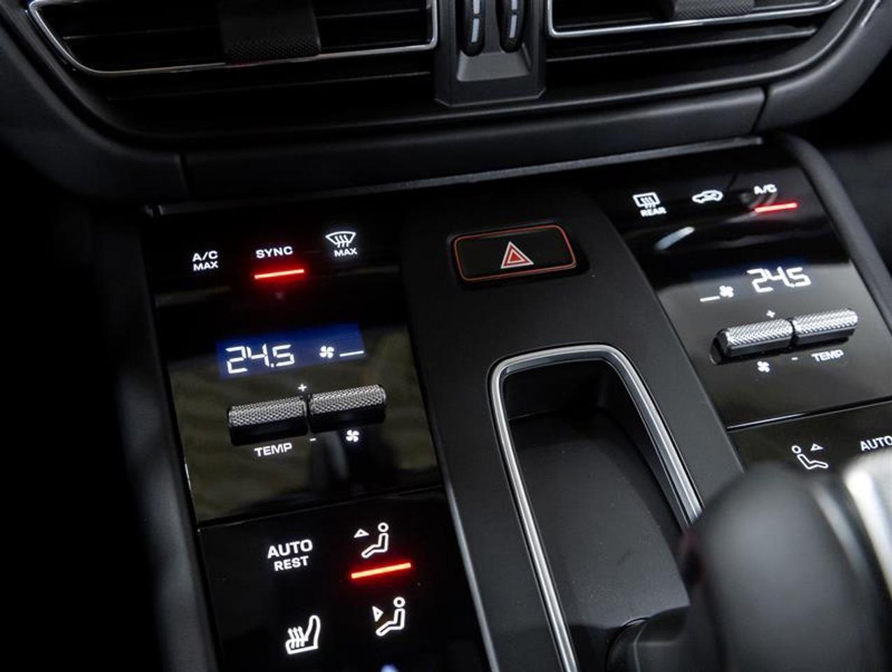 2026 Porsche Macan  Photo