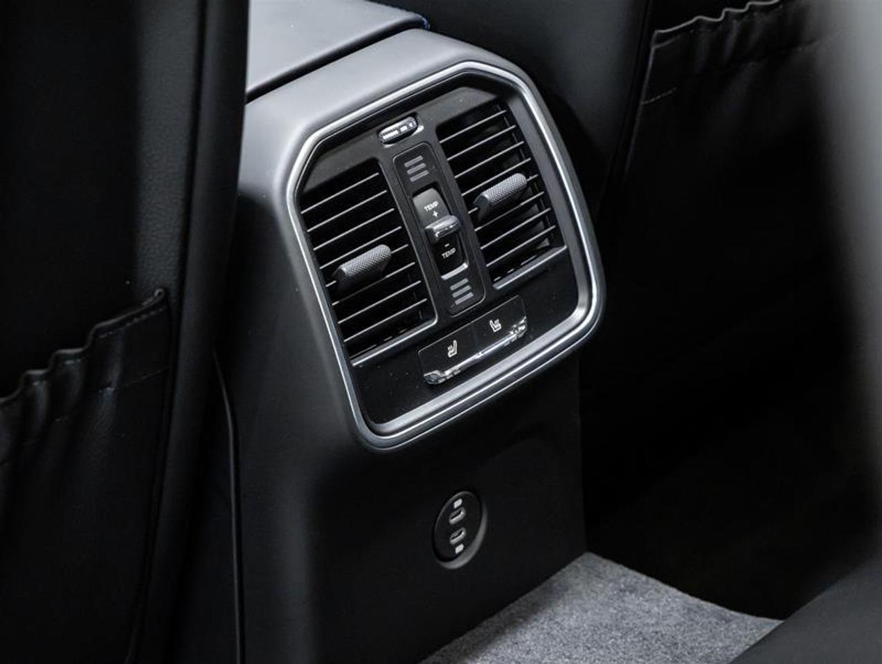 2026 Porsche Macan  Photo