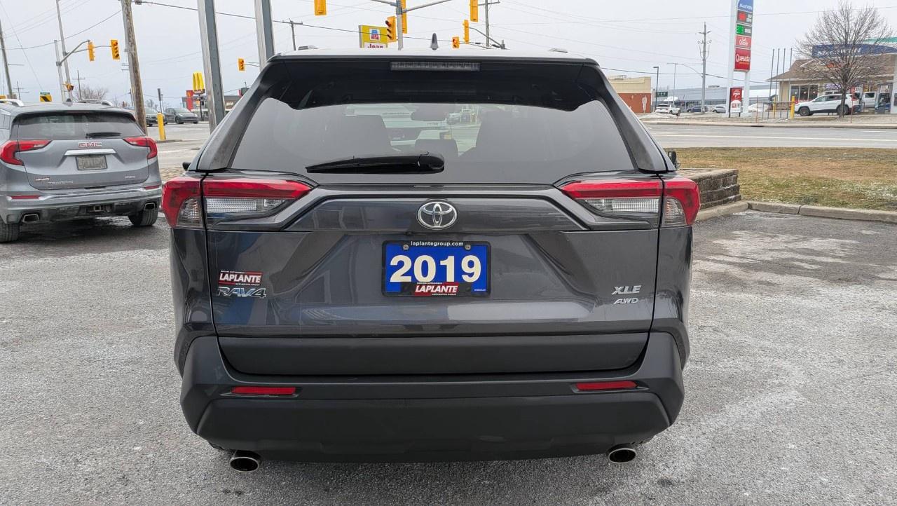 2019 Toyota RAV4 AWD XLE Photo3