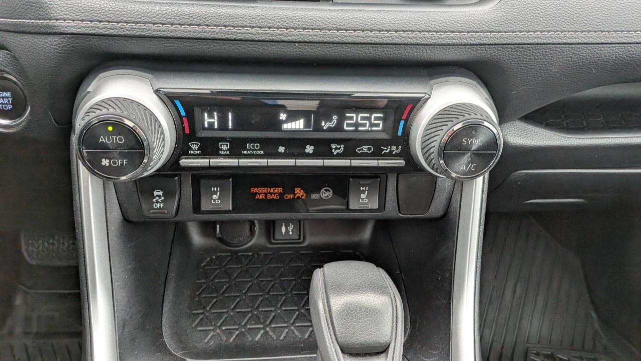 2019 Toyota RAV4 AWD XLE Photo