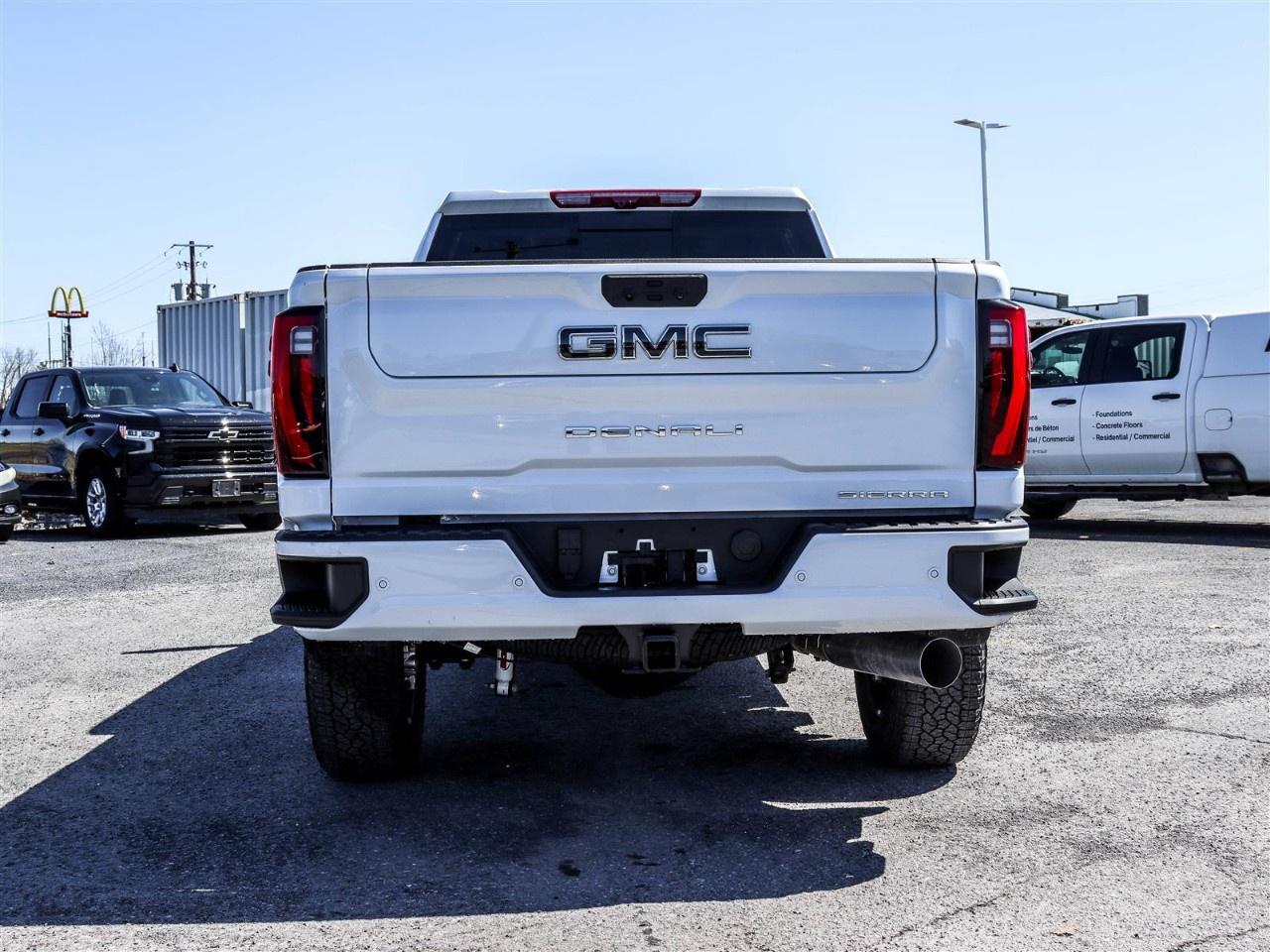 2026 GMC SIERRA 2500HD Crew Cab Standard Box 4-Wheel Drive Denali Ultimate Photo