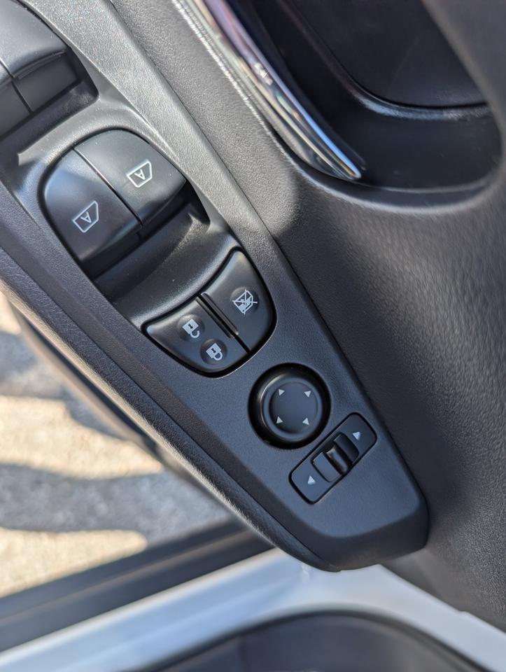 2024 Nissan Kicks SR 4dr Front-Wheel Drive Photo