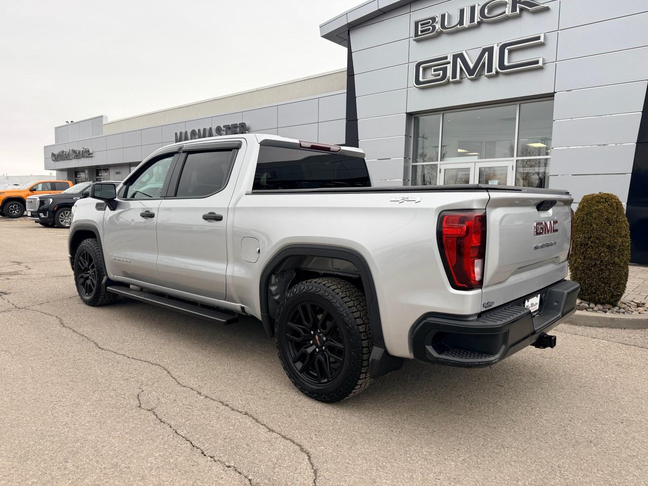 2020 GMC Sierra 1500 Crew Cab Short Box 4-Wheel Drive Photo3