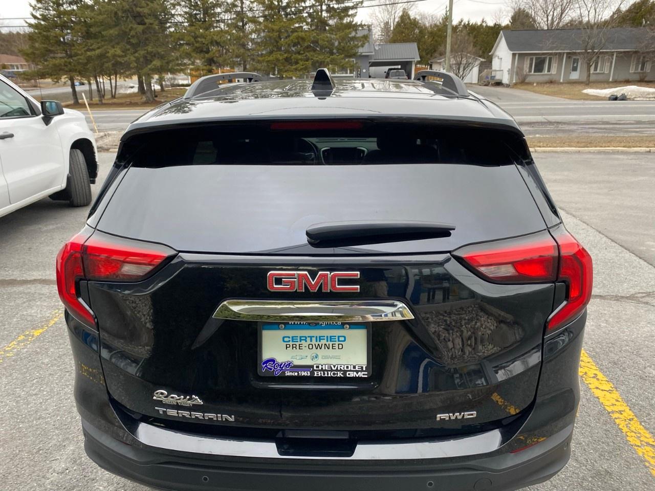 2020 GMC Terrain AWD SLE Photo2