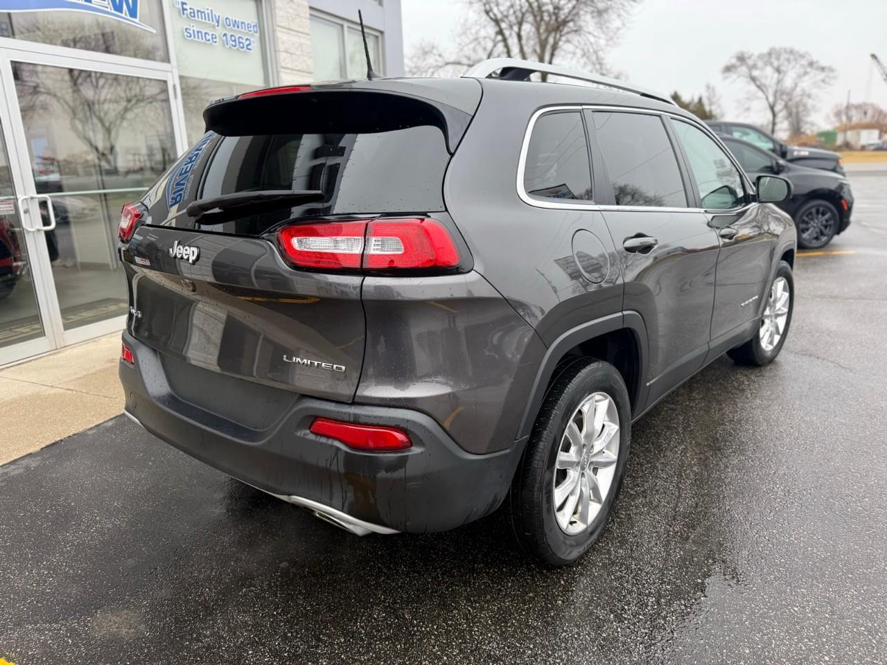 2017 Jeep Cherokee Limited 4dr 4x4 Photo