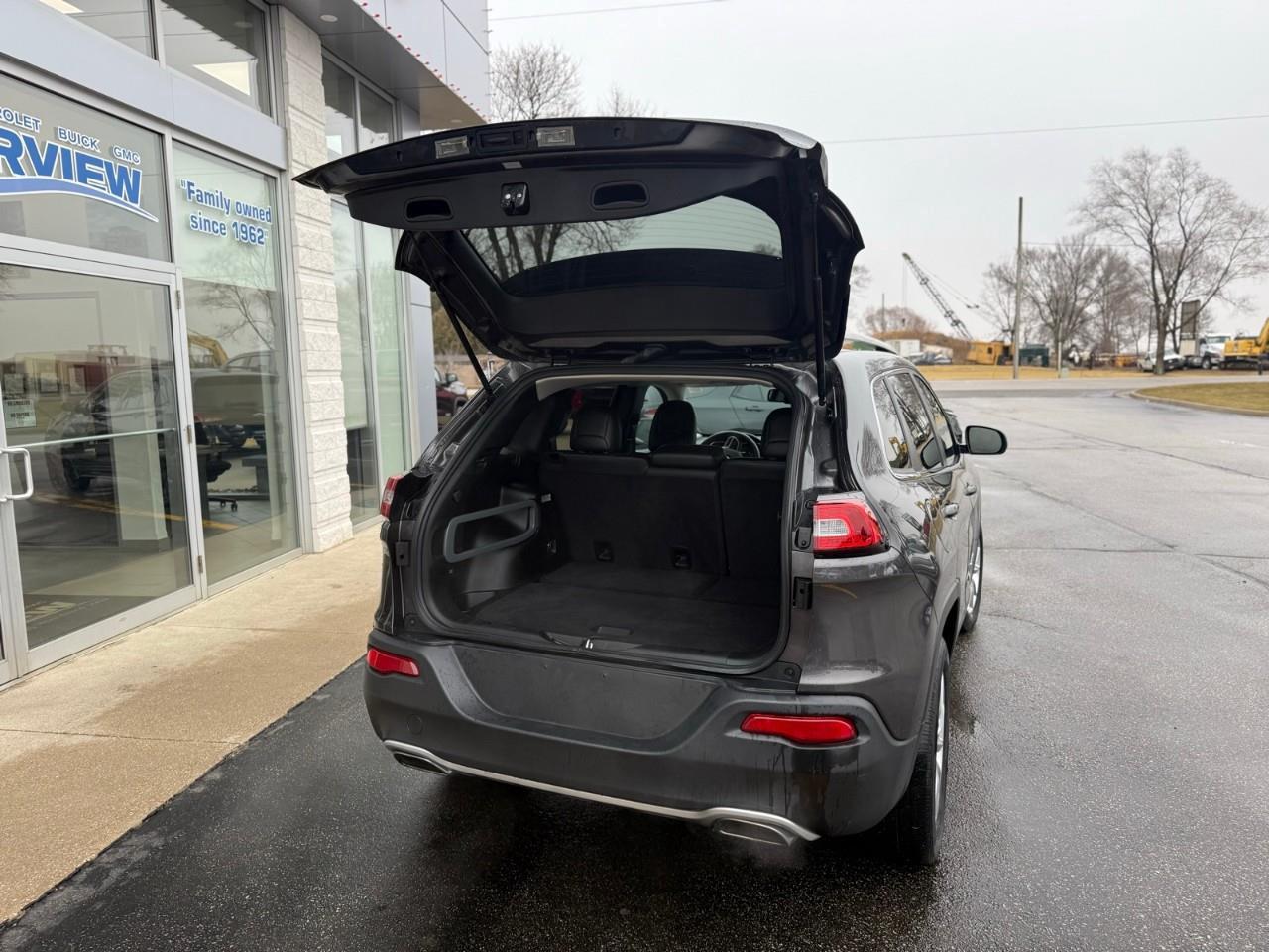 2017 Jeep Cherokee Limited 4dr 4x4 Photo