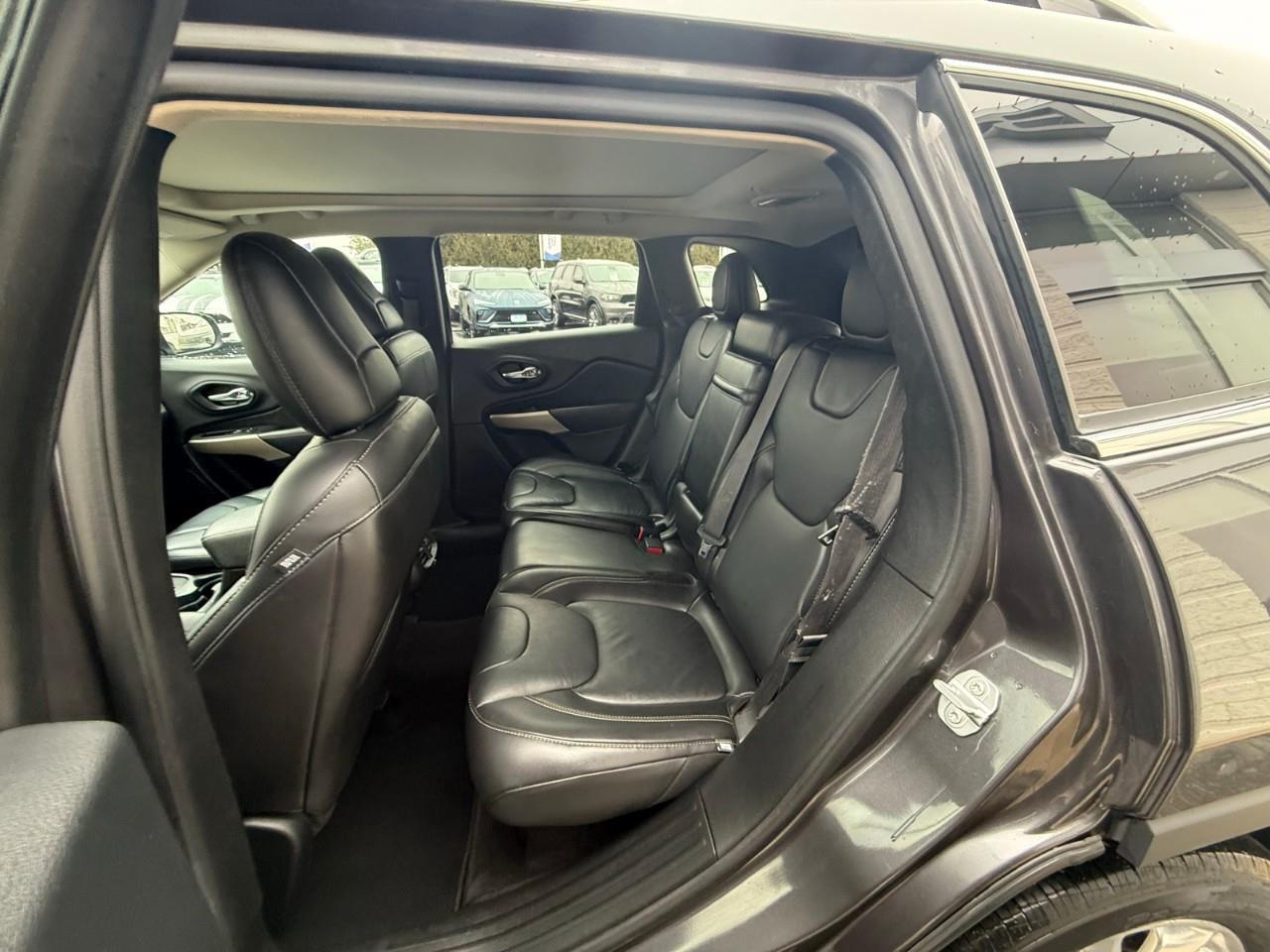 2017 Jeep Cherokee Limited 4dr 4x4 Photo