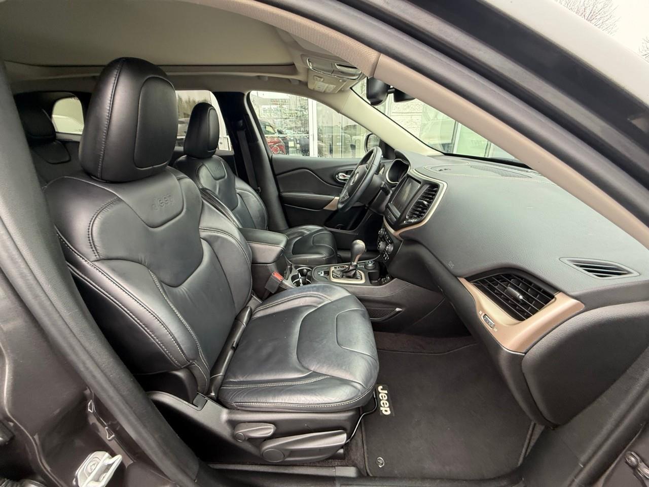 2017 Jeep Cherokee Limited 4dr 4x4 Photo