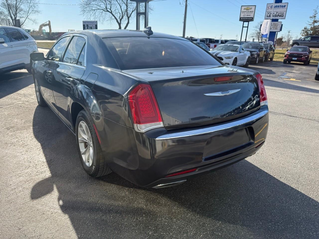 2018 Chrysler 300 Touring 4dr Rear-wheel Drive Sedan Photo