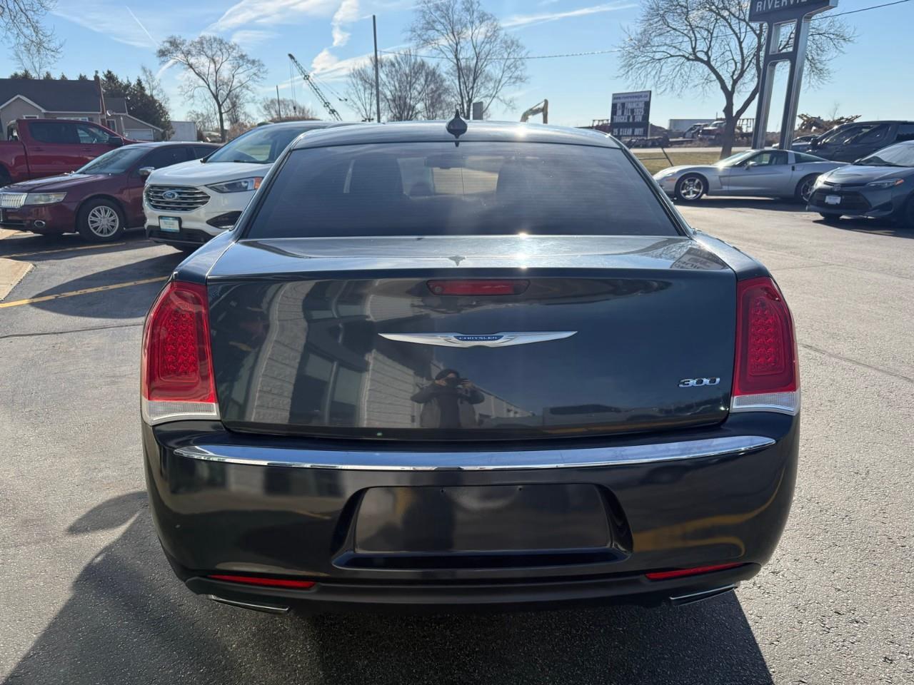 2018 Chrysler 300 Touring 4dr Rear-wheel Drive Sedan Photo