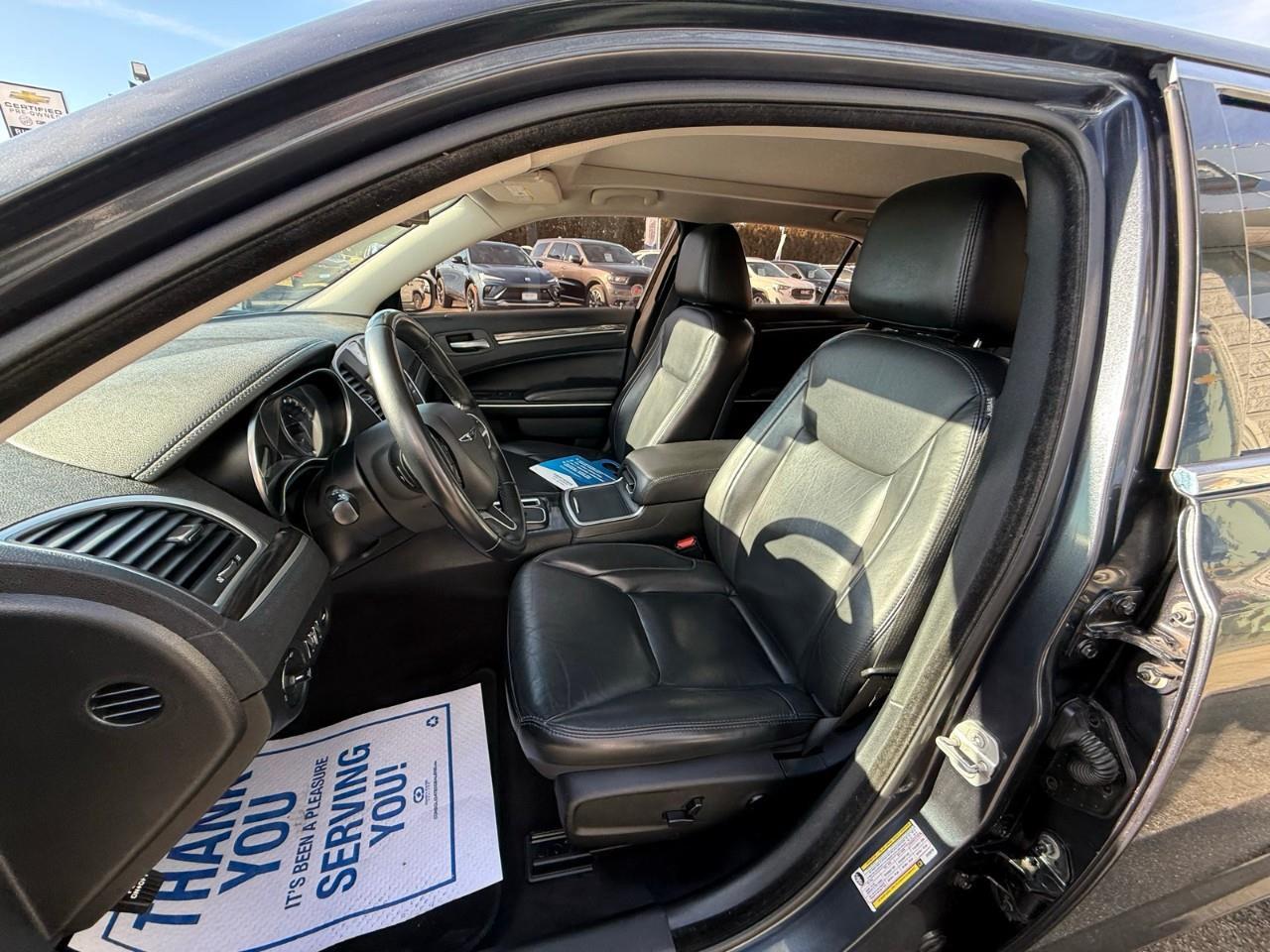 2018 Chrysler 300 Touring 4dr Rear-wheel Drive Sedan Photo