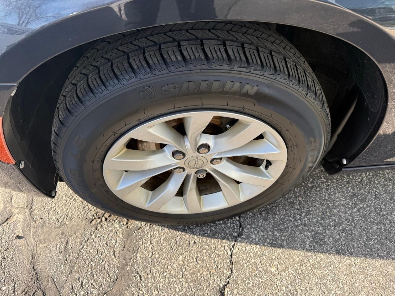 2018 Chrysler 300 Touring 4dr Rear-wheel Drive Sedan Photo