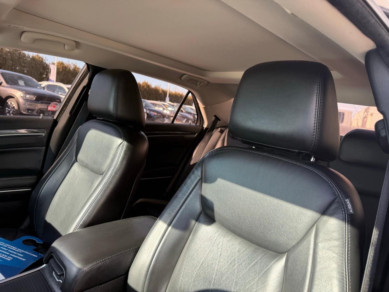 2018 Chrysler 300 Touring 4dr Rear-wheel Drive Sedan Photo