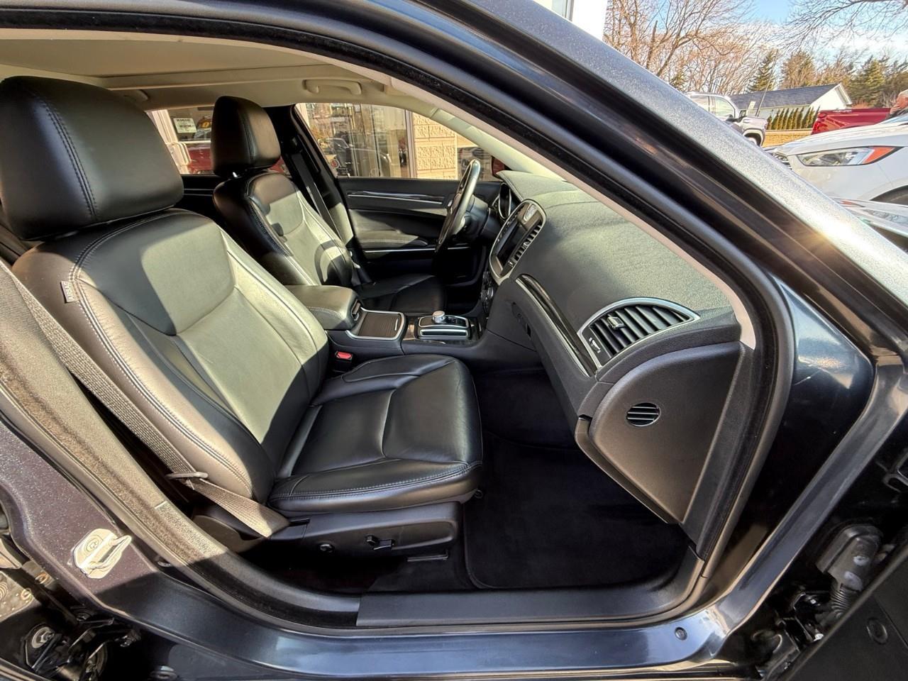 2018 Chrysler 300 Touring 4dr Rear-wheel Drive Sedan Photo