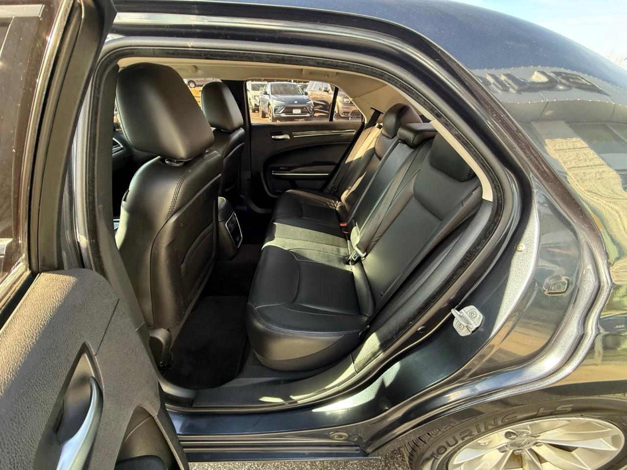 2018 Chrysler 300 Touring 4dr Rear-wheel Drive Sedan Photo