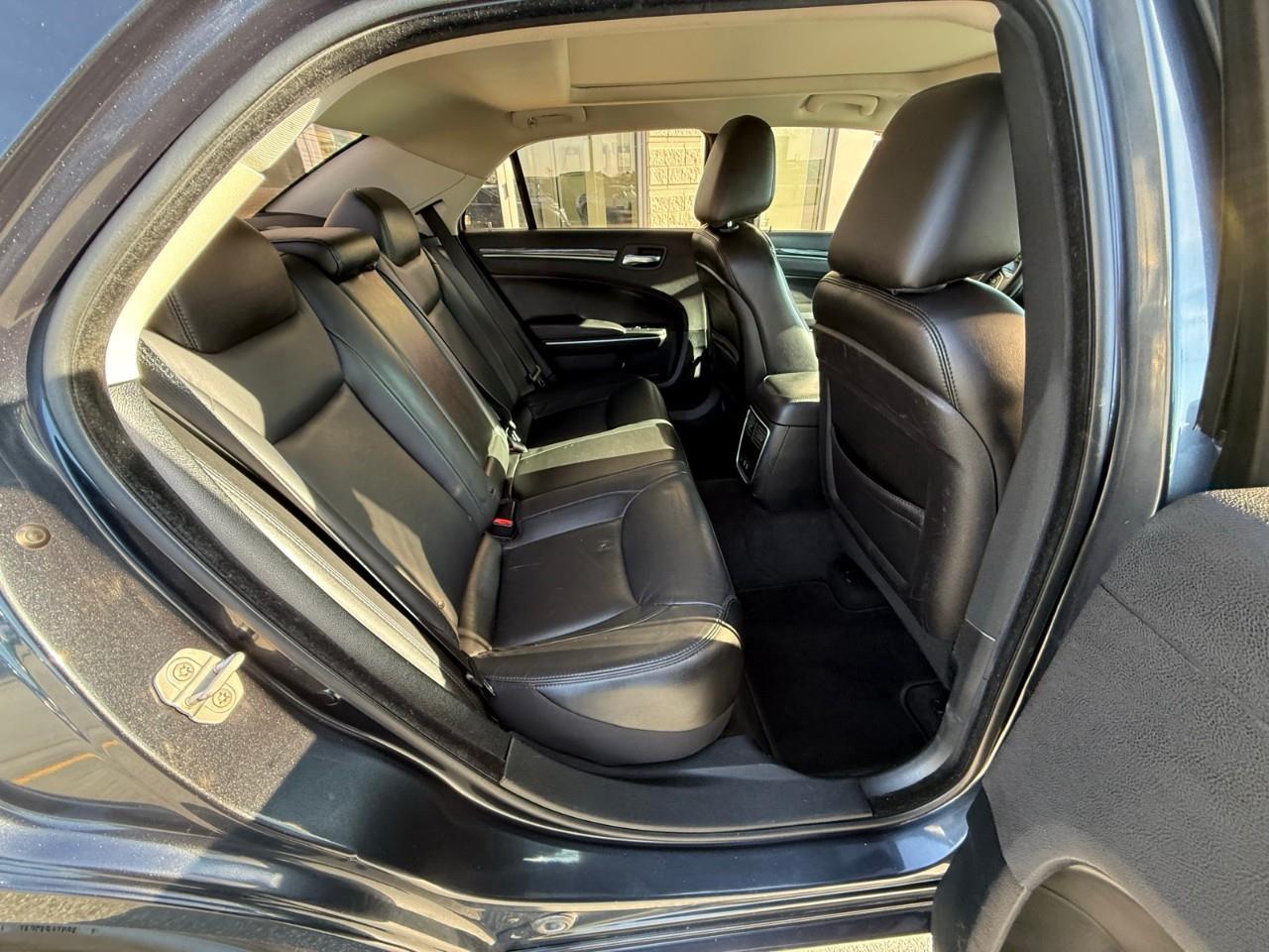 2018 Chrysler 300 Touring 4dr Rear-wheel Drive Sedan Photo