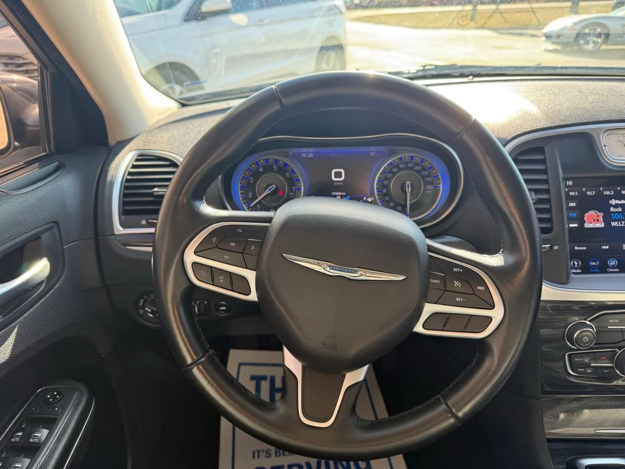 2018 Chrysler 300 Touring 4dr Rear-wheel Drive Sedan Photo