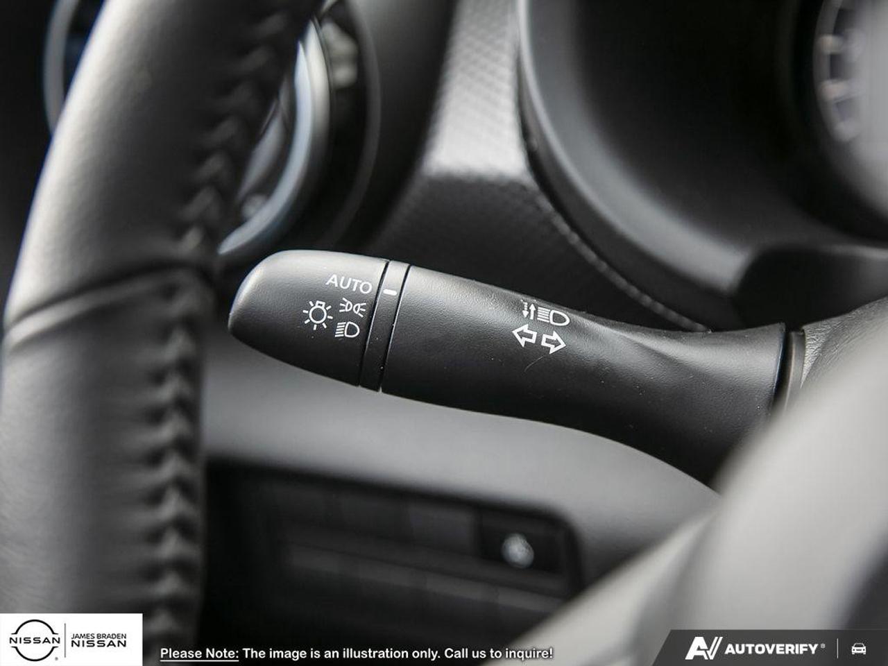 2025 Nissan Kicks Play SV FWD Photo