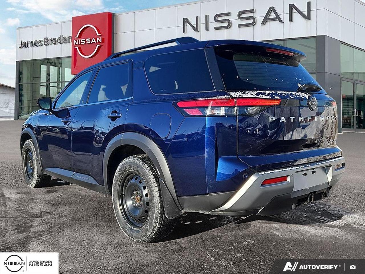 2024 Nissan Pathfinder  Photo3