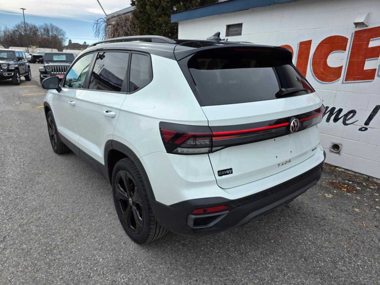 2025 Volkswagen Taos Comfortline Black Edition 4dr All-Wheel Drive 4MOTION Photo