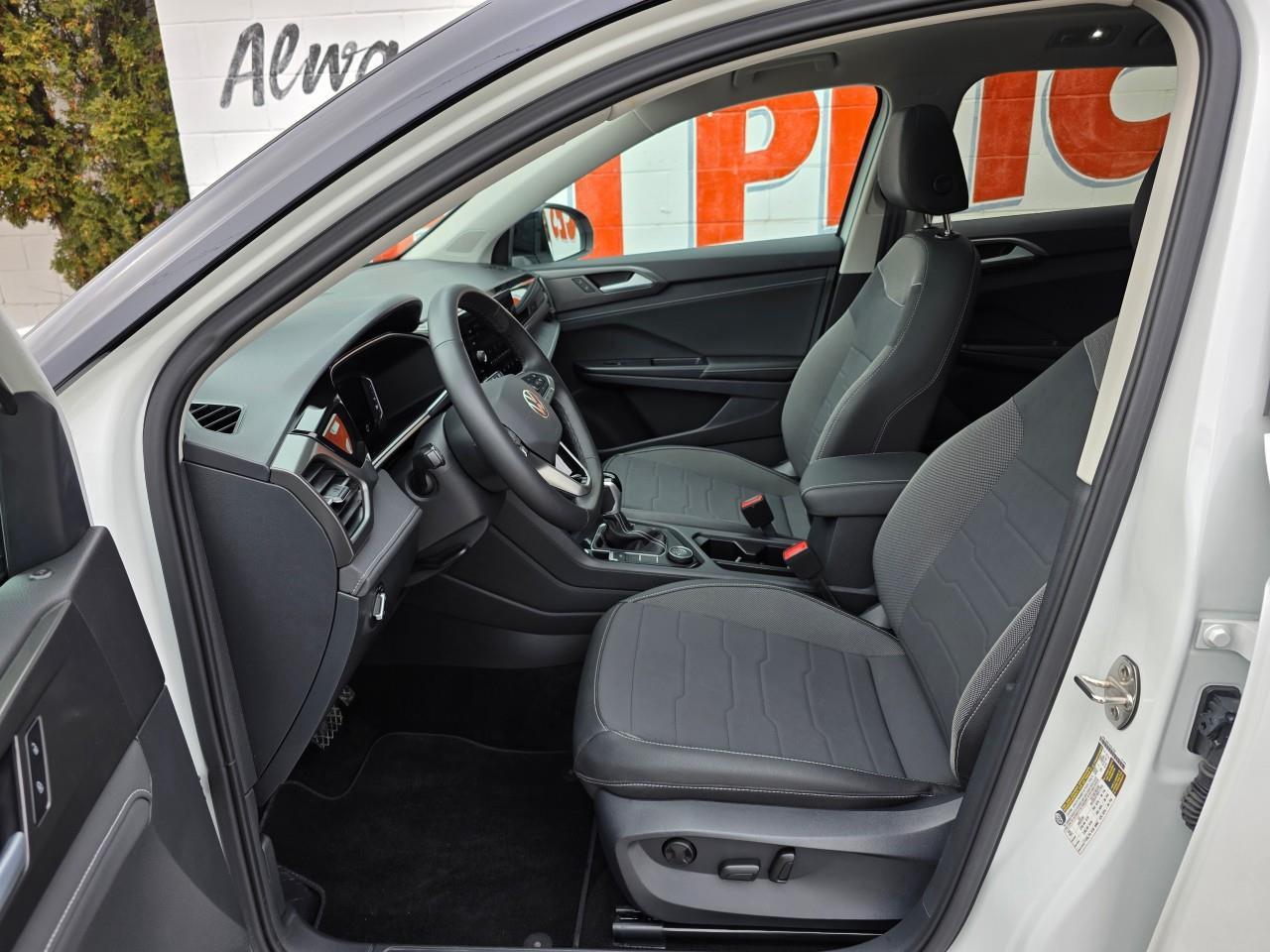 2025 Volkswagen Taos Comfortline Black Edition 4dr All-Wheel Drive 4MOTION Photo