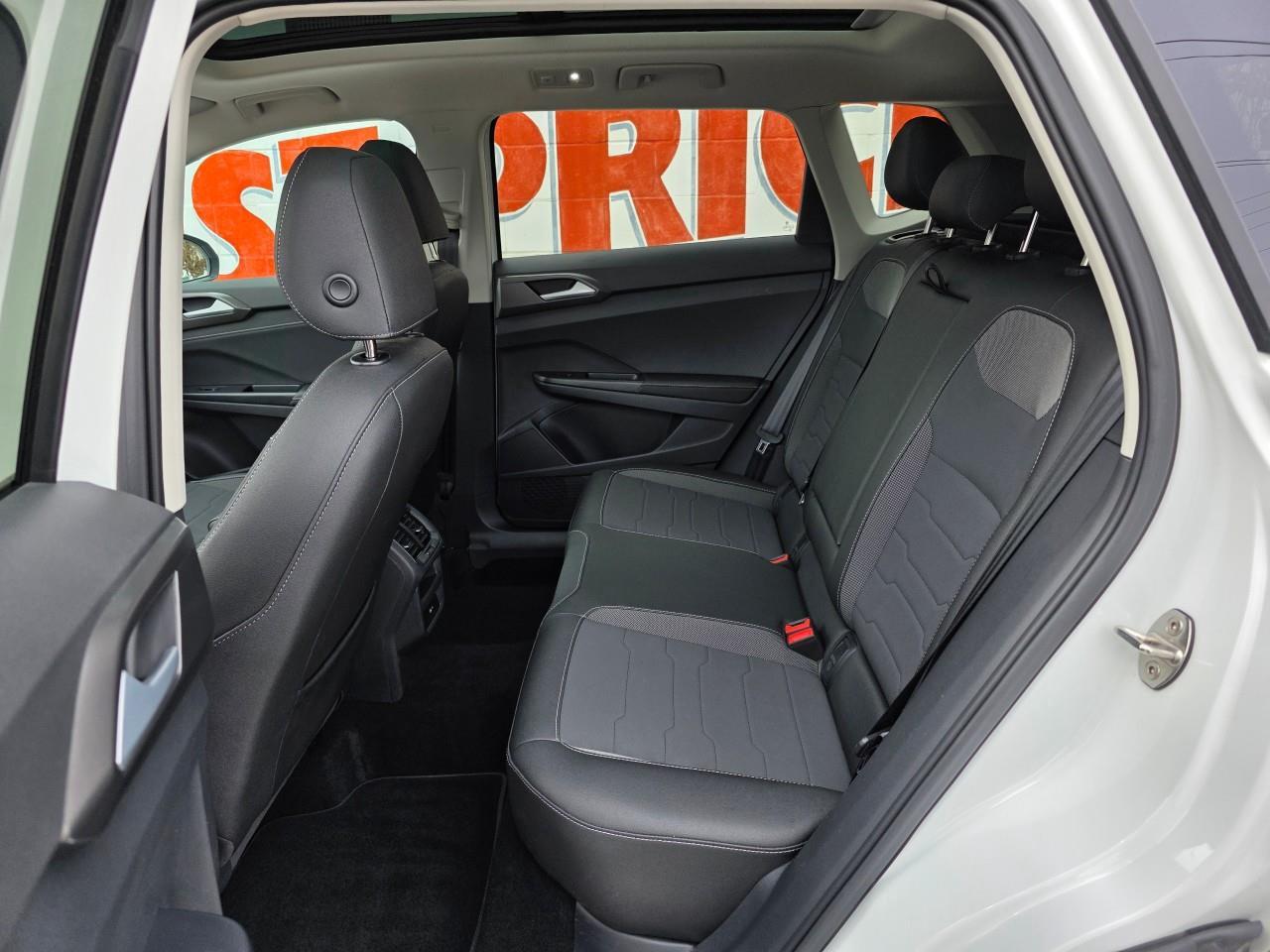 2025 Volkswagen Taos Comfortline Black Edition 4dr All-Wheel Drive 4MOTION Photo