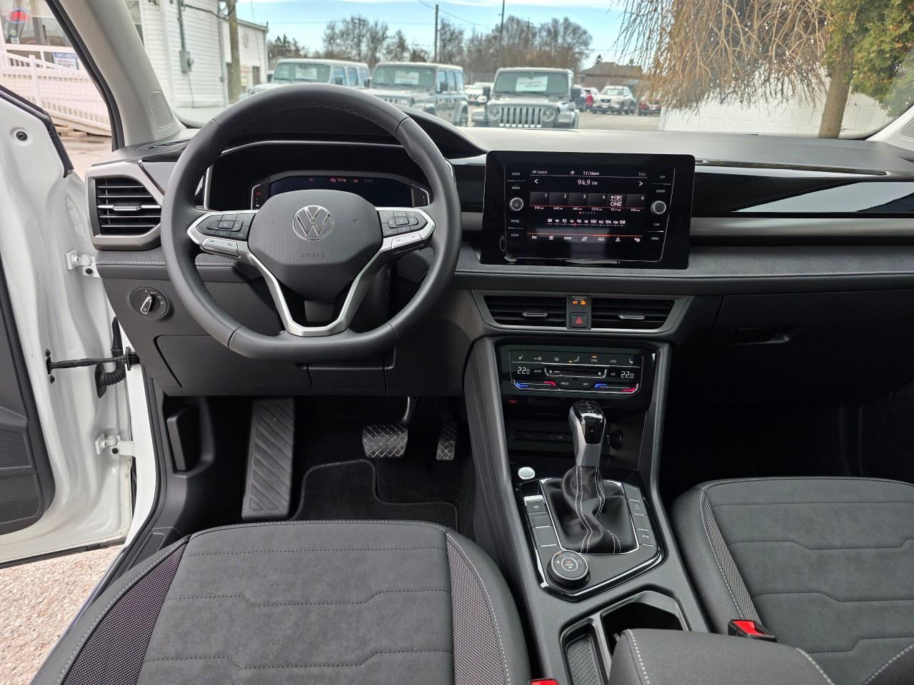 2025 Volkswagen Taos Comfortline Black Edition 4dr All-Wheel Drive 4MOTION Photo