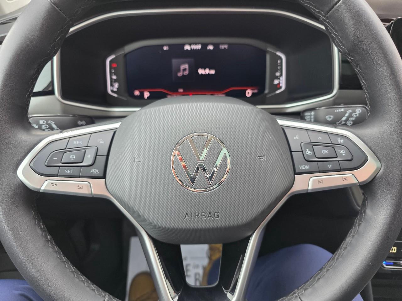 2025 Volkswagen Taos Comfortline Black Edition 4dr All-Wheel Drive 4MOTION Photo