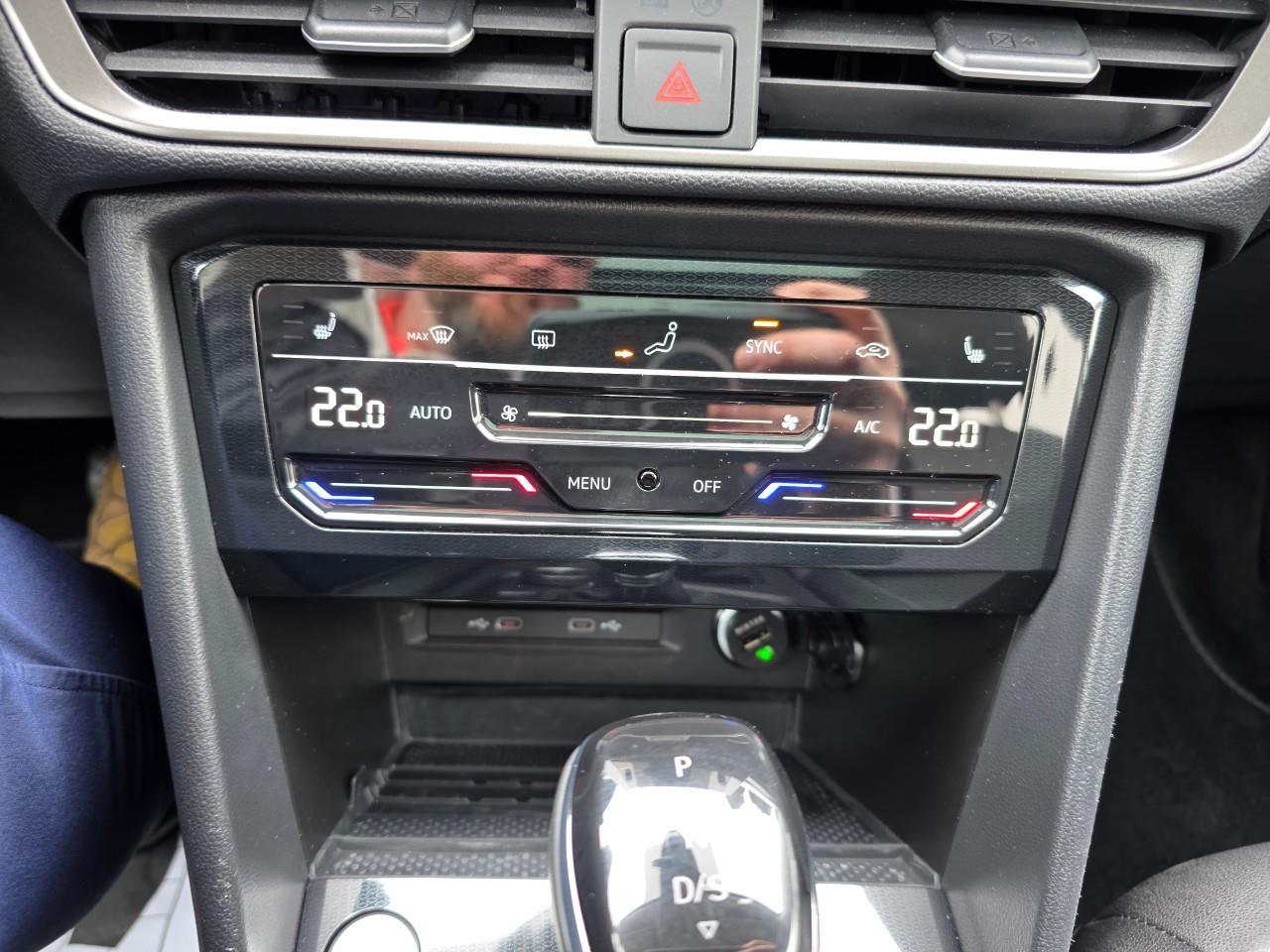 2025 Volkswagen Taos Comfortline Black Edition 4dr All-Wheel Drive 4MOTION Photo