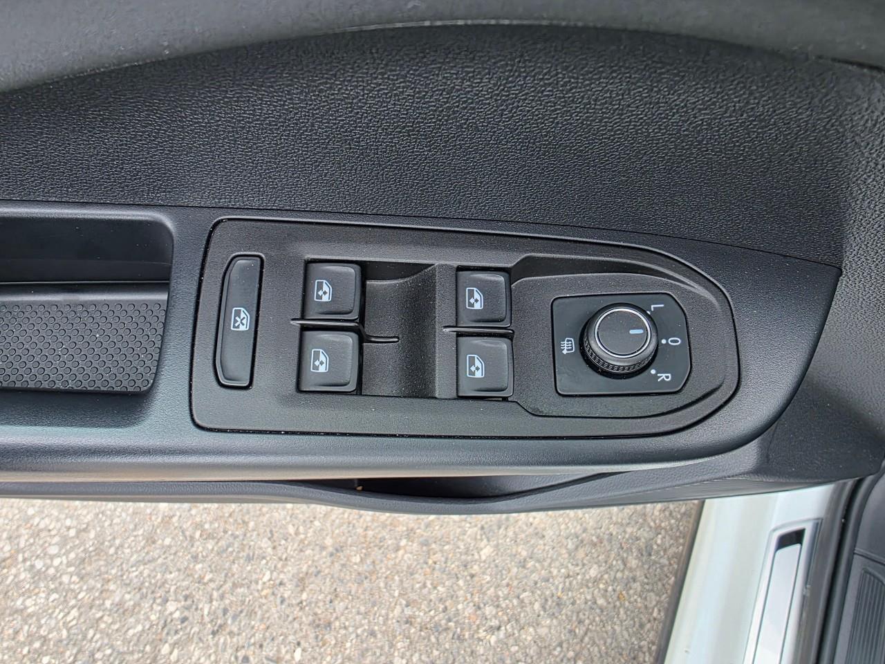 2025 Volkswagen Taos Comfortline Black Edition 4dr All-Wheel Drive 4MOTION Photo