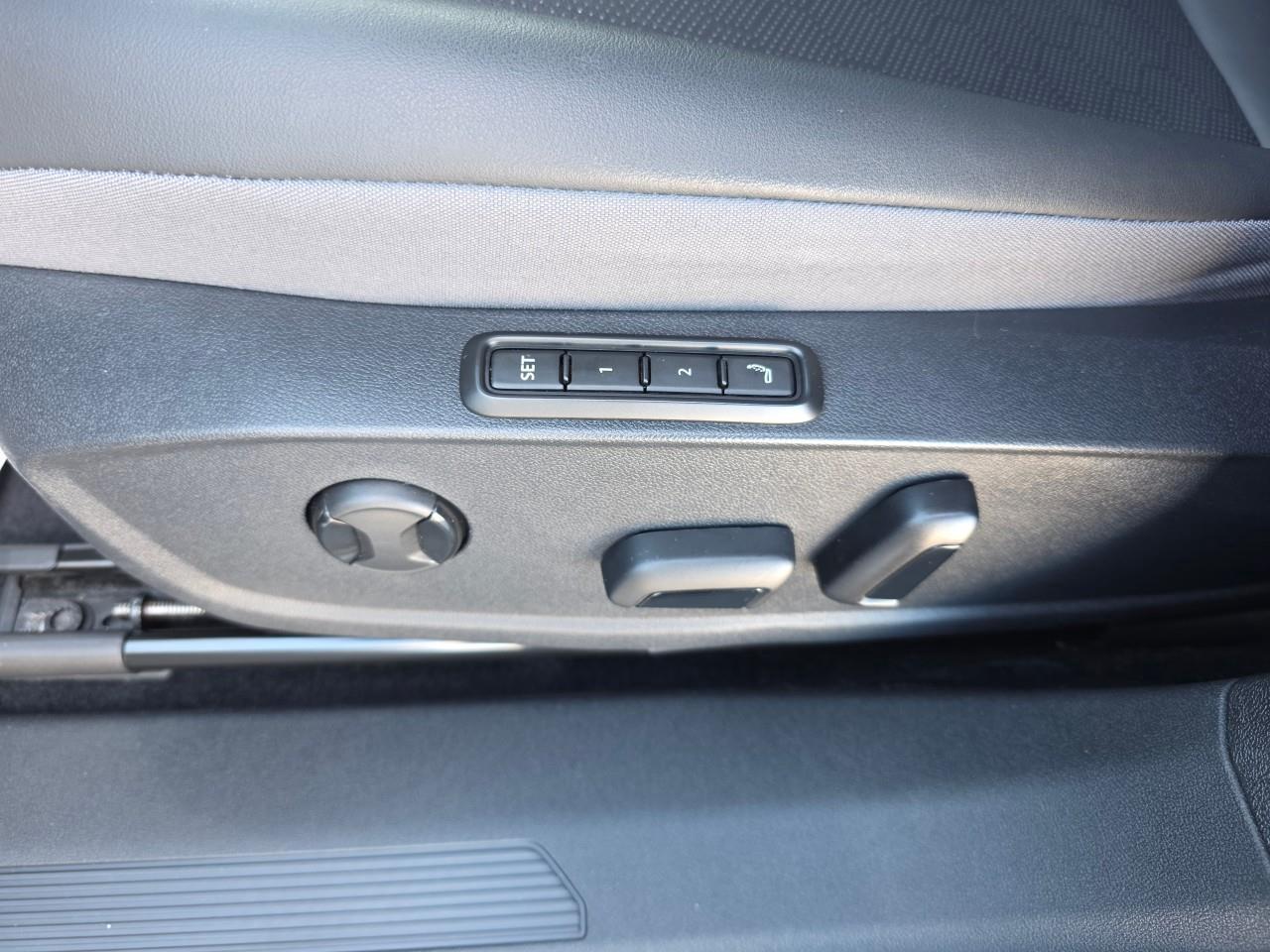 2023 Volkswagen ID.4 Pro w/SK On Battery 4dr All-Wheel Drive Photo